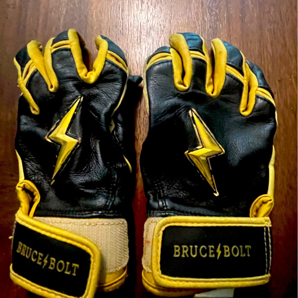 Bruce Bolt Short Cuff Black and Gold Batting Gloves, YS